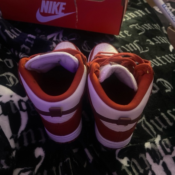 Women's 7 Men 5.5 Nike Dunk High "Cinnabar" In good condition Never worn. - Picture 4 of 6